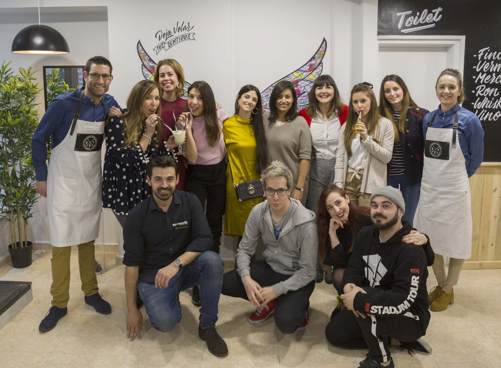 Influencers Zaragoza Piña colada Makoondo Coctelería Zaragoza